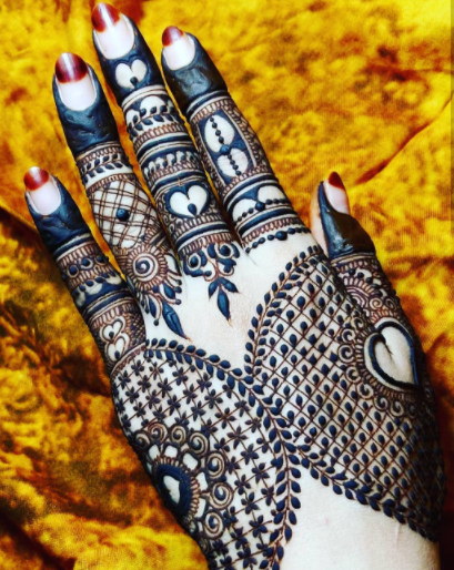 Mehndi Design : Karwa Chauth 2020 व्रत के लिए यहां से चुनें सरल और लेटेस्ट मेहंदी डिजाइन