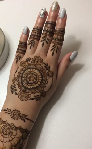 Mehndi Design : Karwa Chauth 2020 व्रत के लिए यहां से चुनें सरल और लेटेस्ट मेहंदी डिजाइन