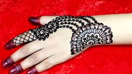 Mehndi Design : Karwa Chauth 2020 व्रत के लिए यहां से चुनें सरल और लेटेस्ट मेहंदी डिजाइन