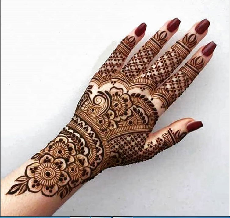 Mehndi Design : Karwa Chauth 2020 व्रत के लिए यहां से चुनें सरल और लेटेस्ट मेहंदी डिजाइन