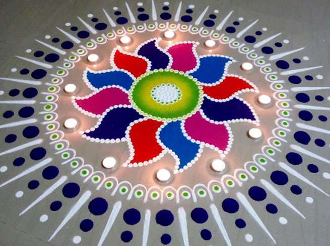 Diwali Rangoli Designs 2020 Images: लक्ष्मी-गणेश पूजा से पहले बनाएं सरल रंगोली डिजाइन, यहां से चुनें अपनी पसंद के कलरफुल रंगोली