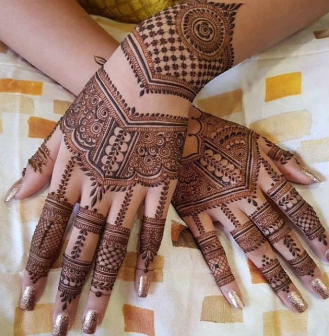 Mehndi Design : Karwa Chauth 2020 व्रत के लिए यहां से चुनें सरल और लेटेस्ट मेहंदी डिजाइन
