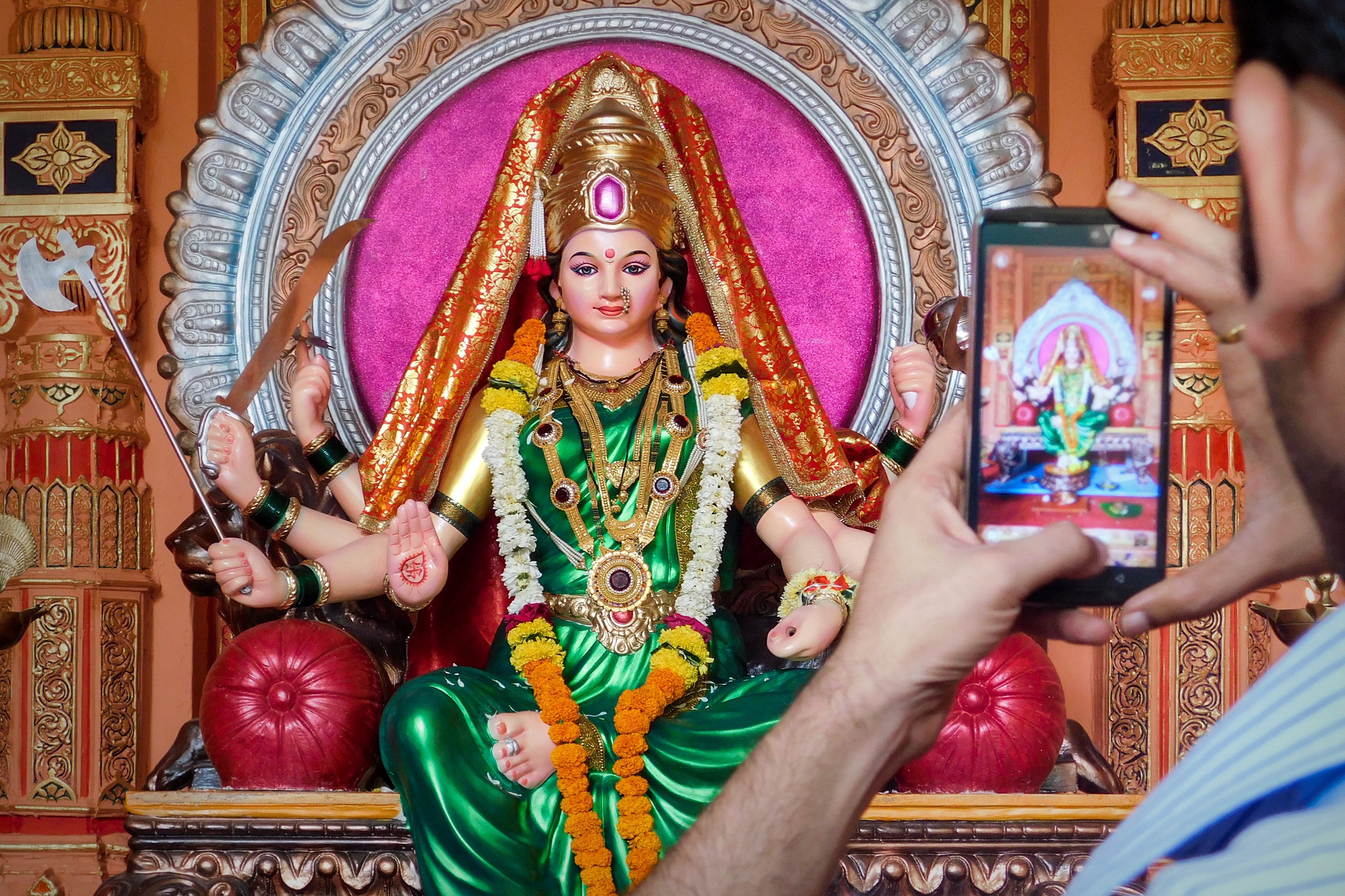 Happy Chaitra Navratri 2021 Wishes, Images, Quotes: सर्वमंगल मांगल्ये शिवे सवार्थ साधिके...इस चैत्र नवरात्रि पर अपनों को यहां से भेजें नवरात्रि पर्व की ढेर सारी शुभकामनाएं