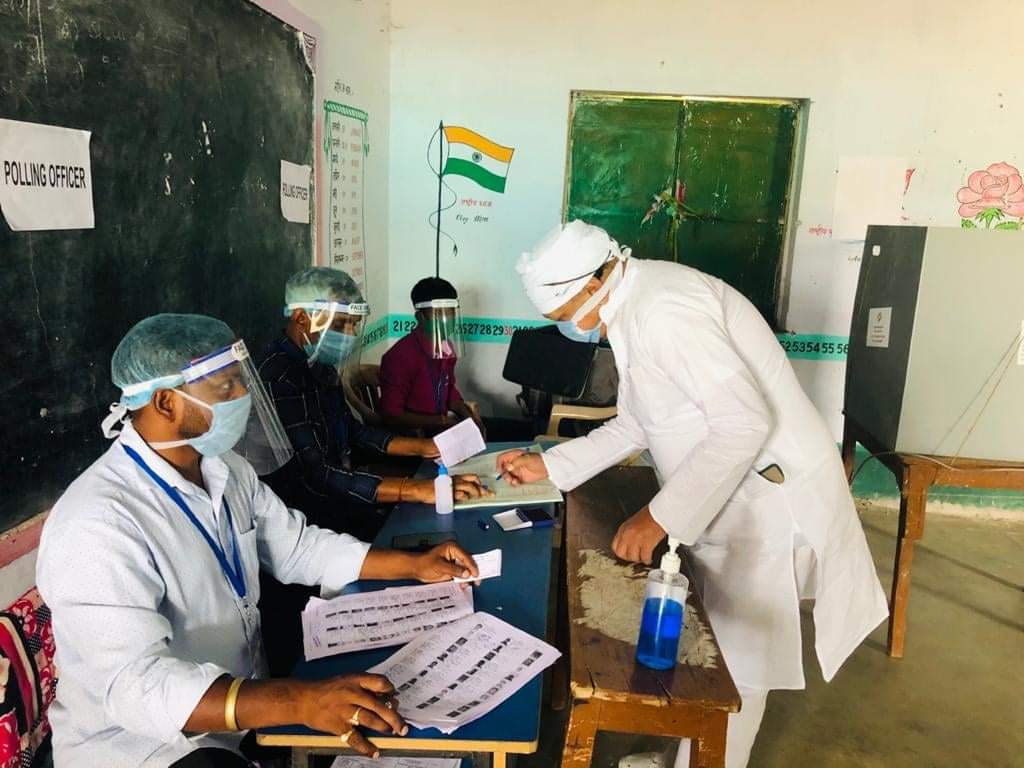 Madhupur By Election 2021 LIVE : कोरोना के बढ़ते संक्रमण के बीच मधुपुर उपचुनाव संपन्न, प्रत्याशियों की किस्मत EVM में लॉक, 2 मई को काउंटिंग