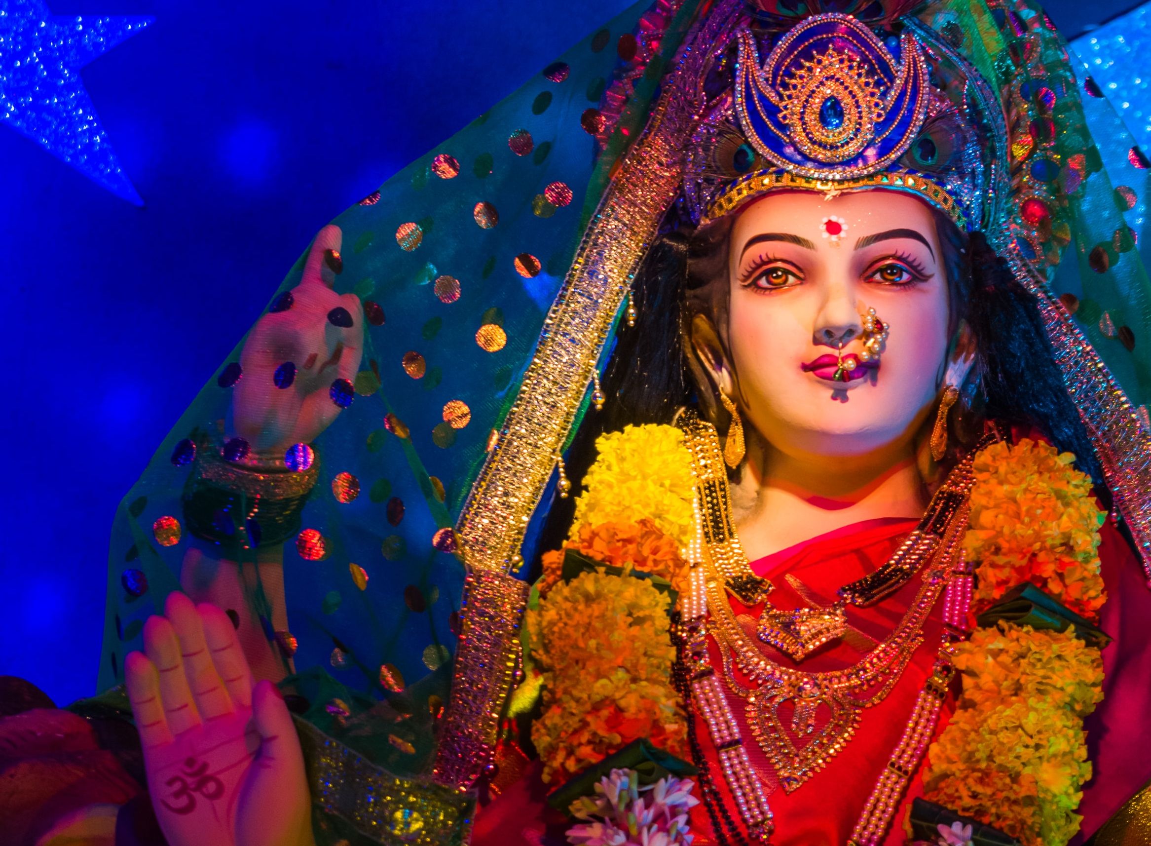 Chaitra Navratri 2021 Ki Shubhkamnaye: लाल रंग की चुनरी से सजा मां का दरबार...अपने दोस्तों और रिश्तेदारों को यहां से भेजे चैत्र नवरात्र की शुभकामनाएं