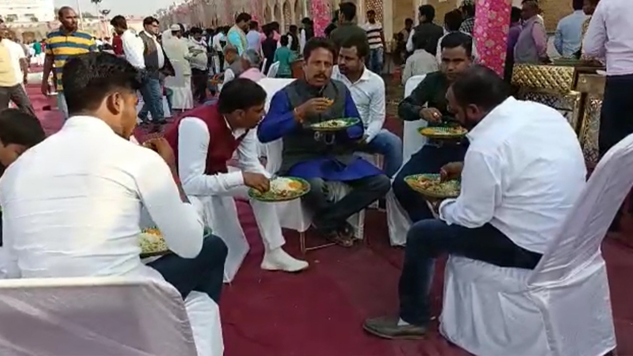 Shahabuddin Daughter Marriage: 200 गाड़ियों के साथ सिवान पहुंची बारात, खाने के लिए लगी लंबी कतार