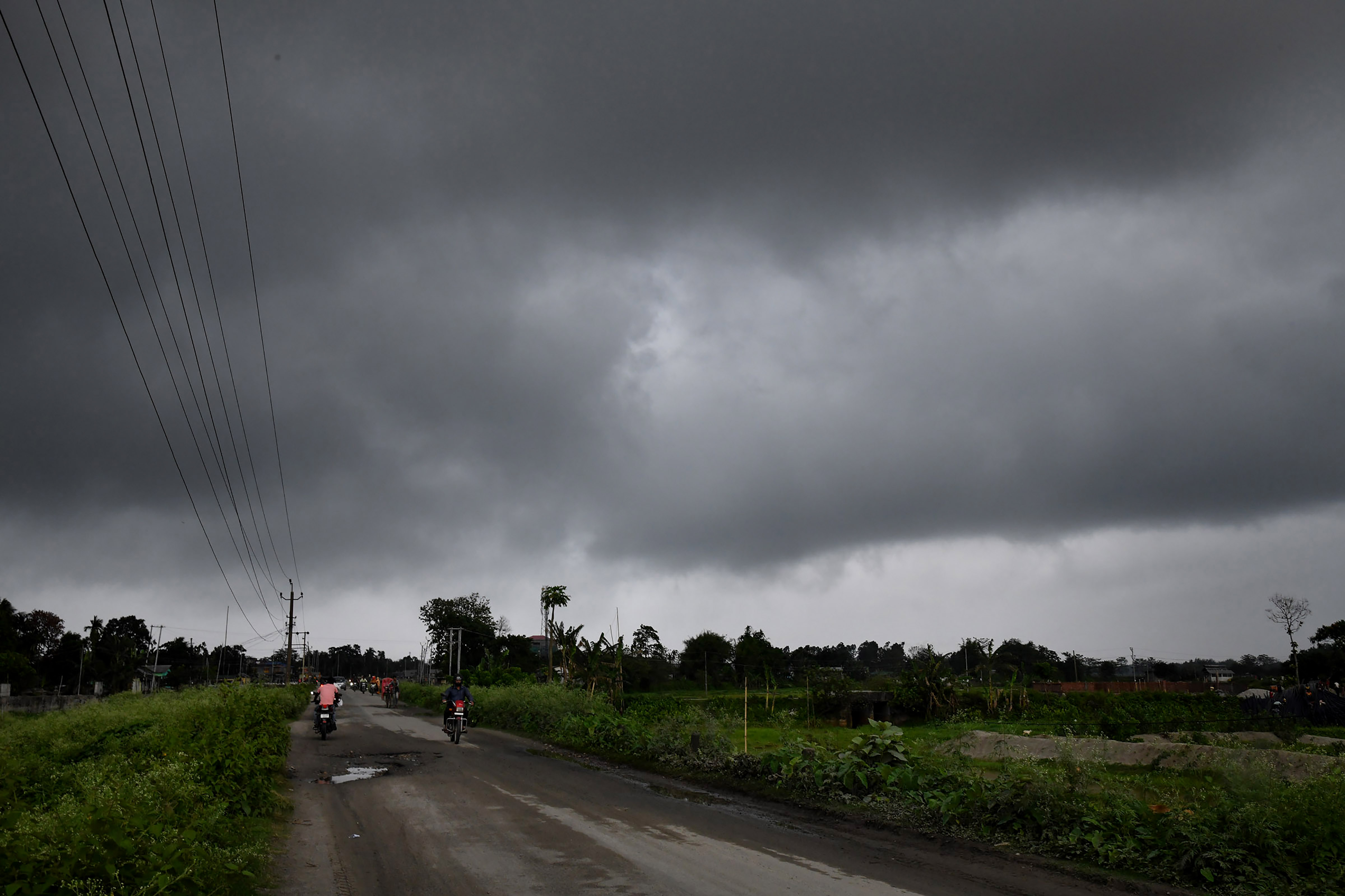 Weather Forecast Updates: दिल्ली में मौसम लेगा करवट, जानें बिहार-यूपी-एमपी सहित अन्य राज्य का मौसम