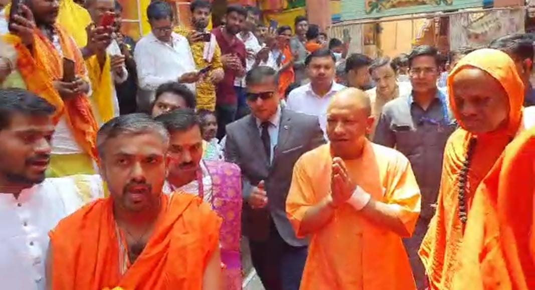 UP Breaking News Live: ज्ञानवापी मस्जिद में रोजाना से ज्यादा उमड़ी नमाजियों की भीड़, सुरक्षा हुई सख्त