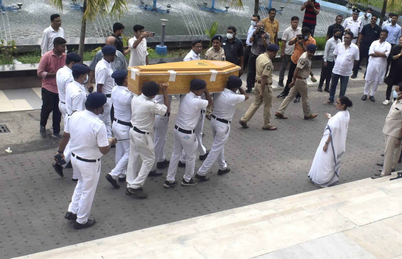 KK Death Update: रबींद्र सदन में केके को दी गई सलामी, गुरुवार को होगा अंतिम संस्कार