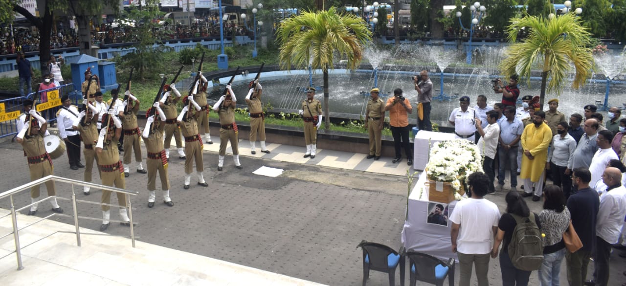 KK Death Update: रबींद्र सदन में केके को दी गई सलामी, गुरुवार को होगा अंतिम संस्कार