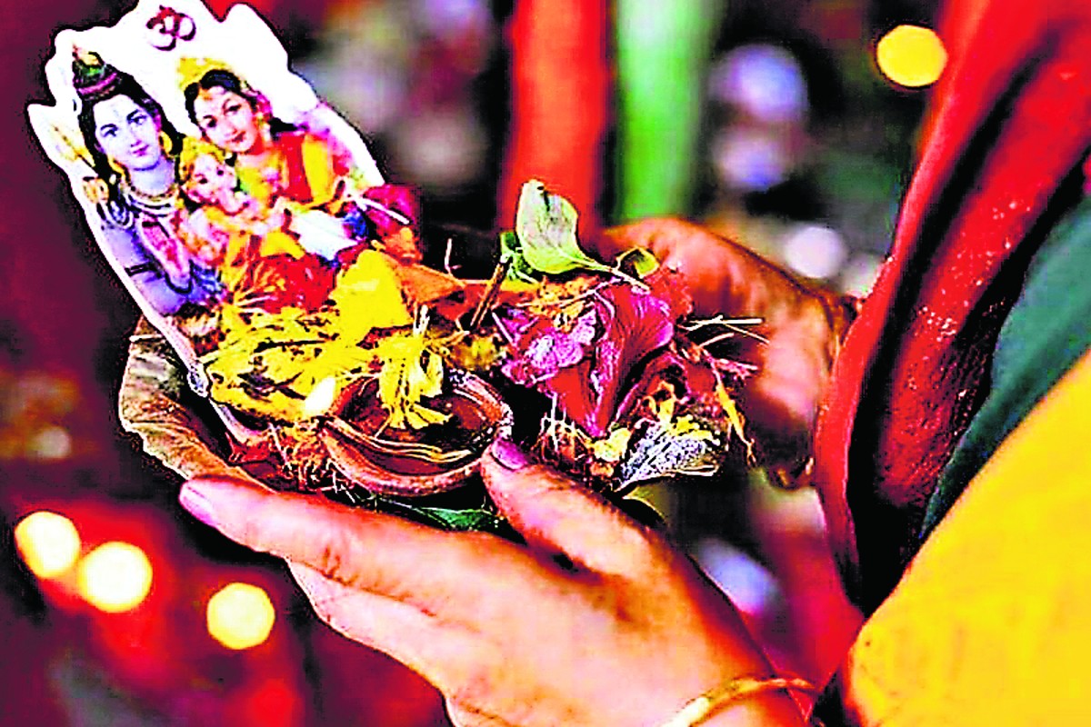 Happy Hartalika Teej 2023 Wishes: हरतालिका तीज है अखंड सौभाग्य के आशीर्वाद का.. यहां से दें तीज की बधाई