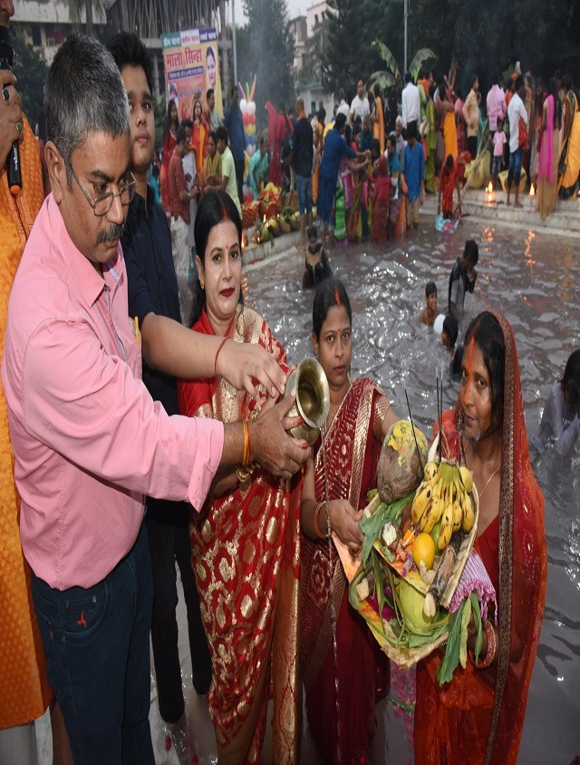 Chhath Puja 2022: नीतीश के सरकारी आवास पर लोक आस्था के पर्व की रौनक, छठ से जुड़ी देखें ये 6 तस्वीरें