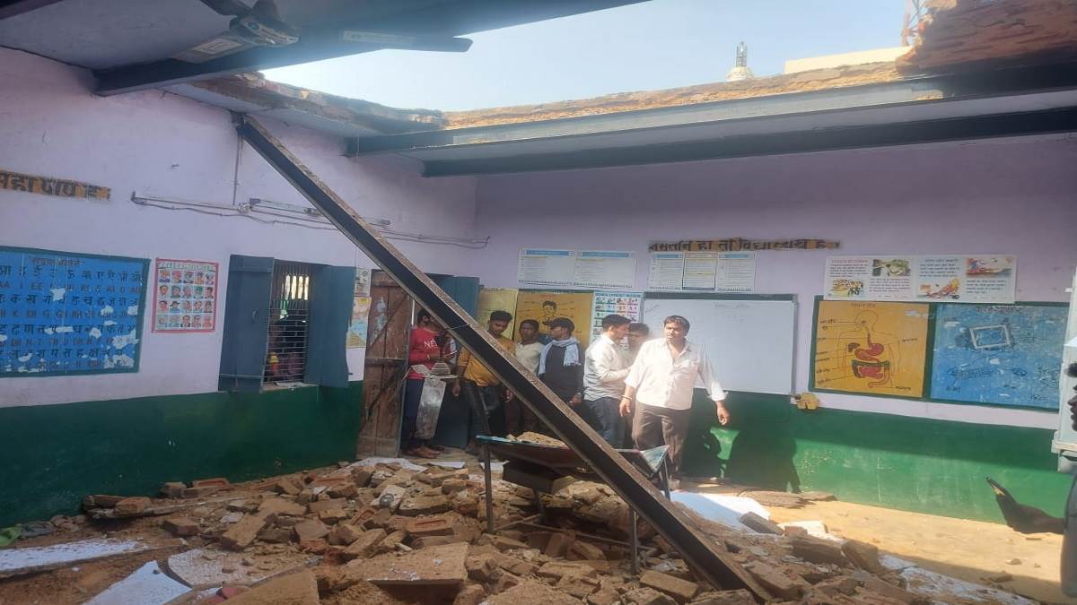 UP Breaking News Live: अलीगढ़ के ऊपर कोट क्षेत्र में तीन मंजिला इमारत गिरी, मलबे से 3 सुरक्षित निकाले गए