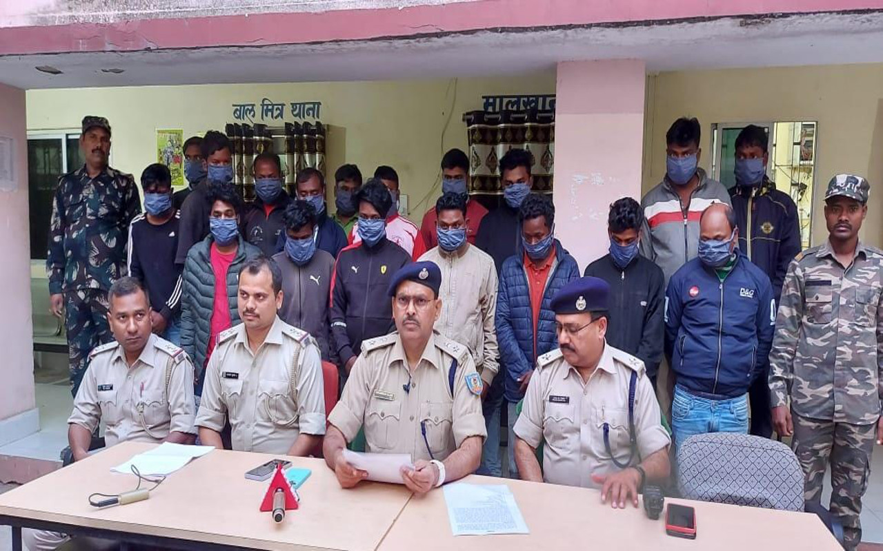 Jharkhand Breaking News: गिरिडीह के बगोदर में सड़क किनारे खड़े ट्रक से टकराया बाइक सवार, युवक की मौत
