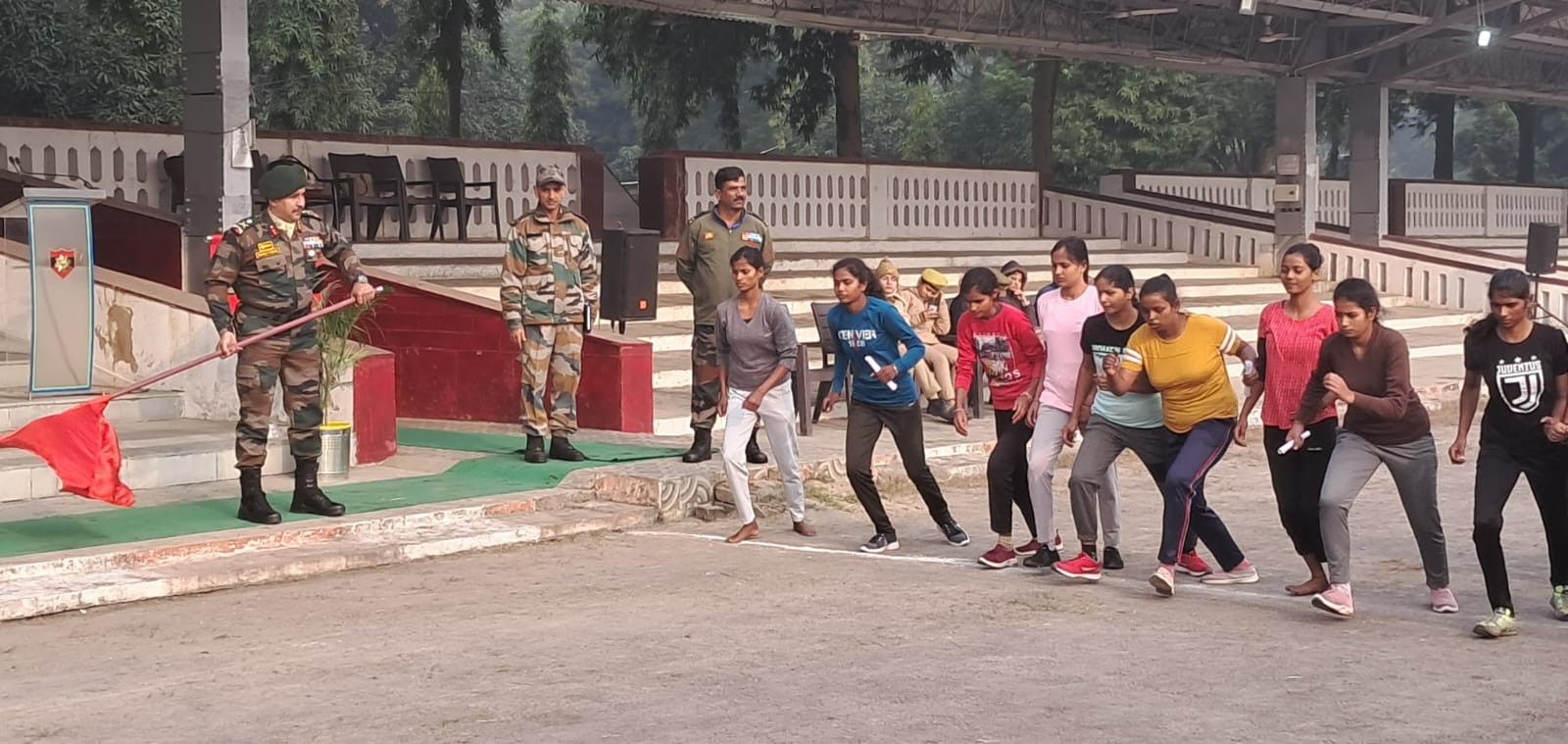 UP Breaking News Live: लखनऊ गोमती नदी में कार गिरी, एक महिला व दो पुरुष थे कार में, cm ने लिया संज्ञान