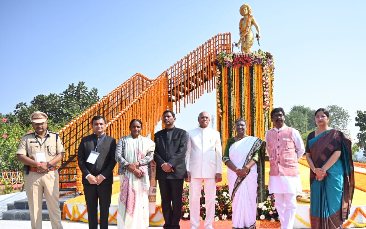 President Draupadi Murmu: ये हैं भगवान बिरसा मुंडा के वंशज, राष्ट्रपति ने उलिहातू में की मुलाकात
