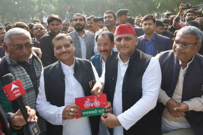 Mainpuri By Election Result Live: डिंपल यादव 288461 वोटों से विजयी घोषित, दिया गया प्रमाण पत्र