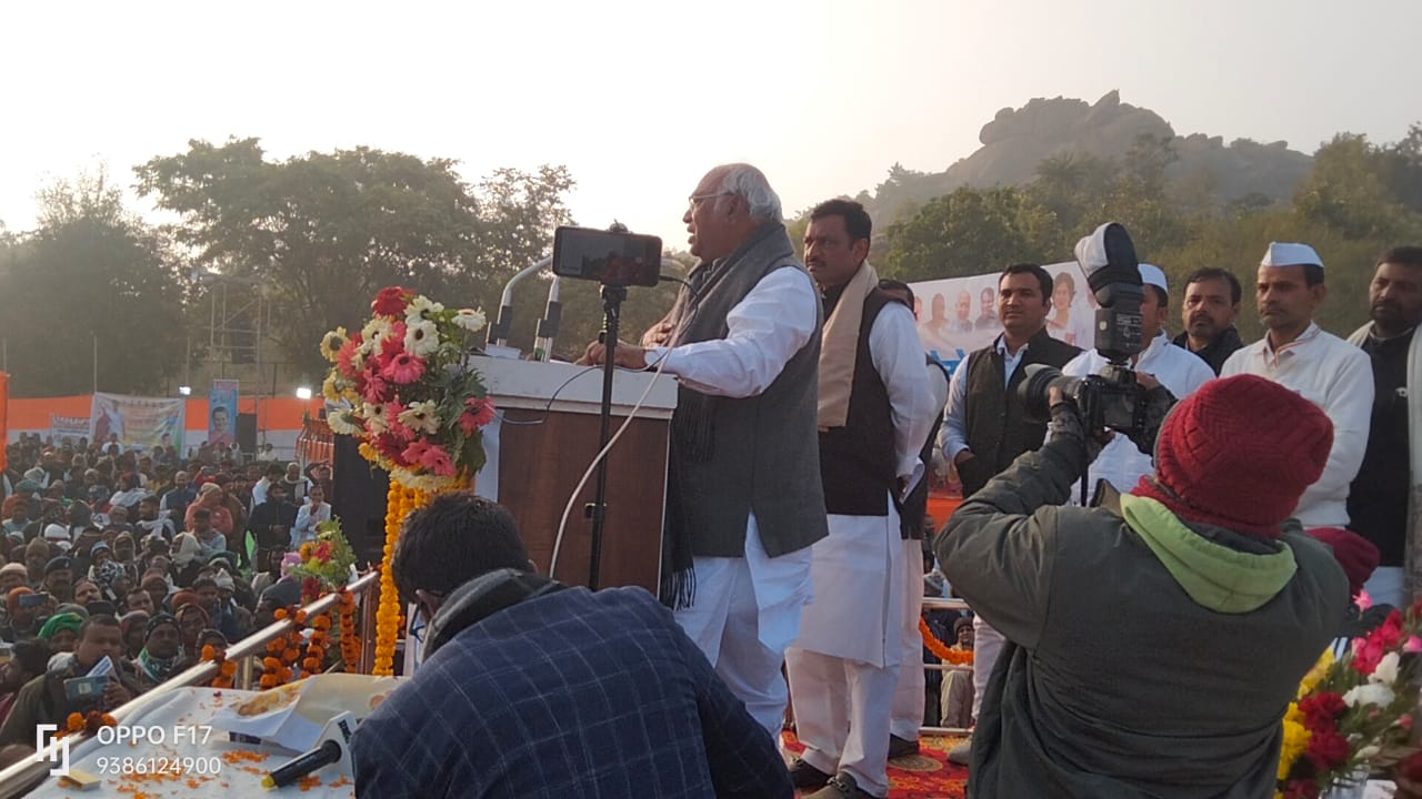 Bharat Jodo Yatra Bihar Live: बिहार में पहले पड़ाव पर पहुंचा भारत जोड़ो यात्रा, पहले दिन उमड़ा जन सैलाव