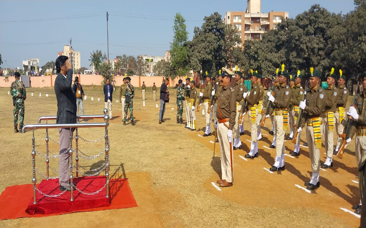 Jharkhand Breaking News LIVE: चक्रधरपुर में सीआरपीएफ जवान ने कैंप में की फायरिंग, फिर खुद को मारी गोली