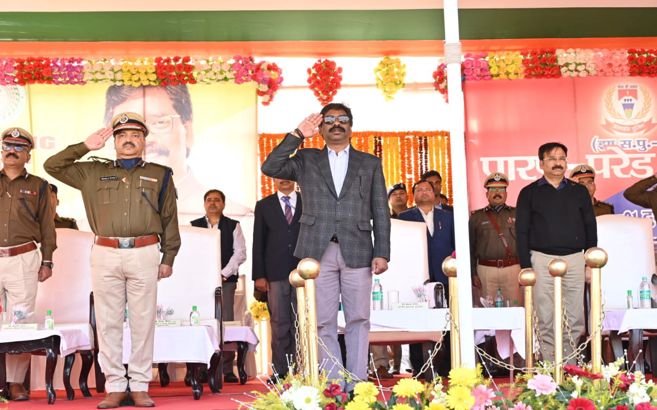 Jharkhand Breaking News LIVE: चक्रधरपुर में सीआरपीएफ जवान ने कैंप में की फायरिंग, फिर खुद को मारी गोली