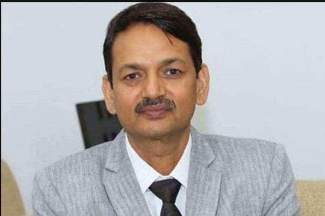 Uttar Pradesh Breaking News Live: मौसम का मिजाज बदलने पर सात विमान हुए डायवर्ट