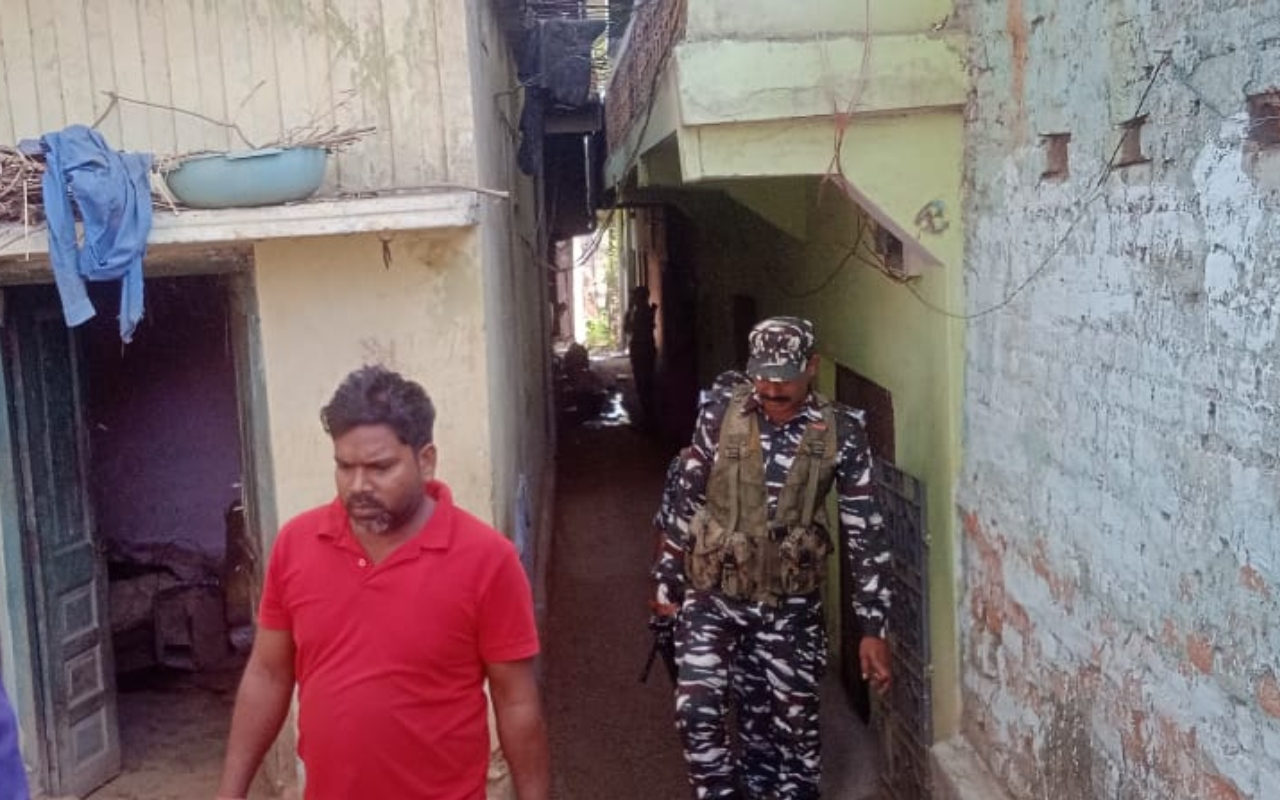 झारखंड में ईडी रेड LIVE: छवि रंजन के आवास पर शाम 07:10 बजे तक ईडी की चली छापेमारी