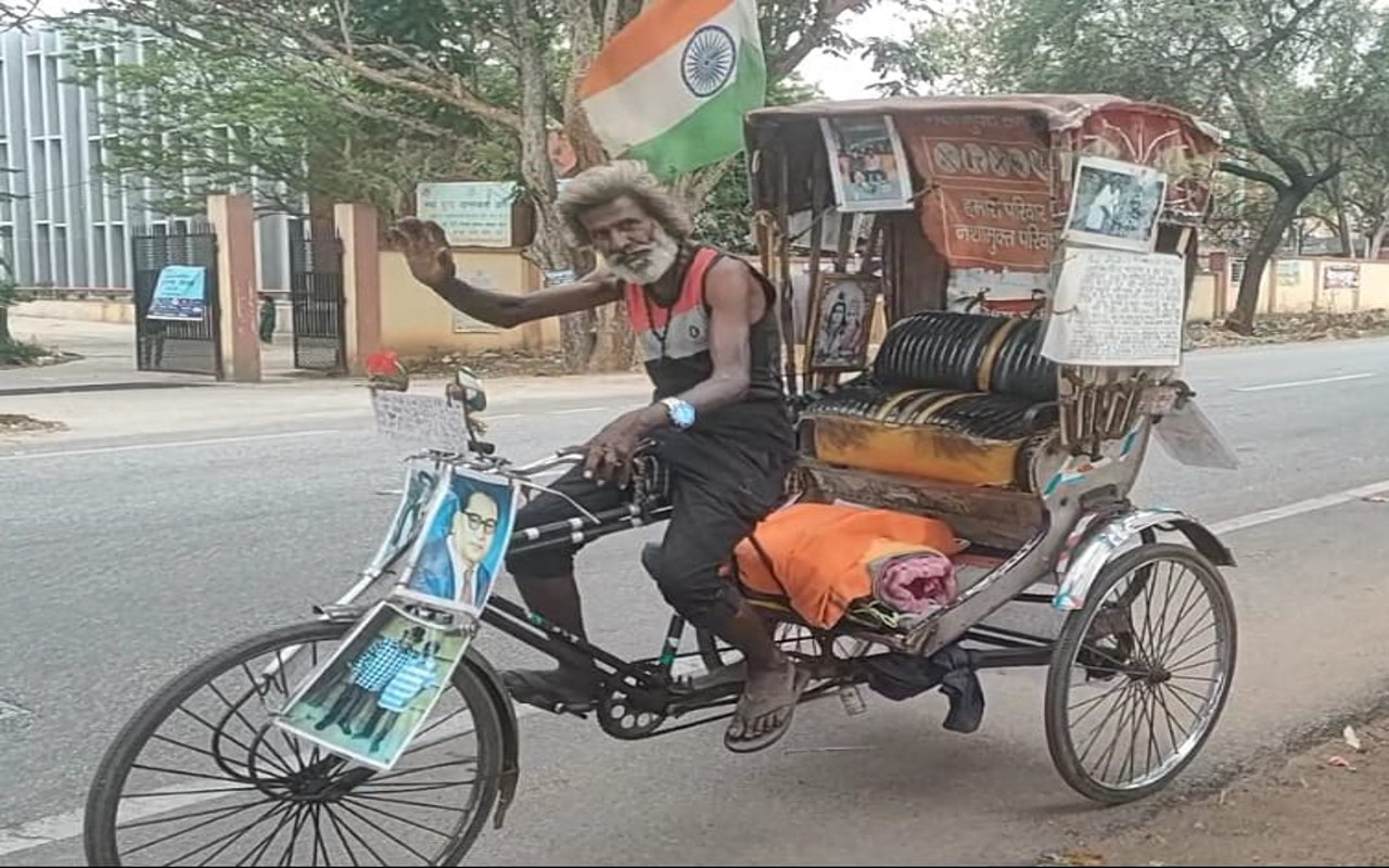Jharkhand Breaking News LIVE: युवाओं के बीच अलख जगाने रिक्शे से इंडिया टूर पर निकले 55 वर्षीय घनई साव