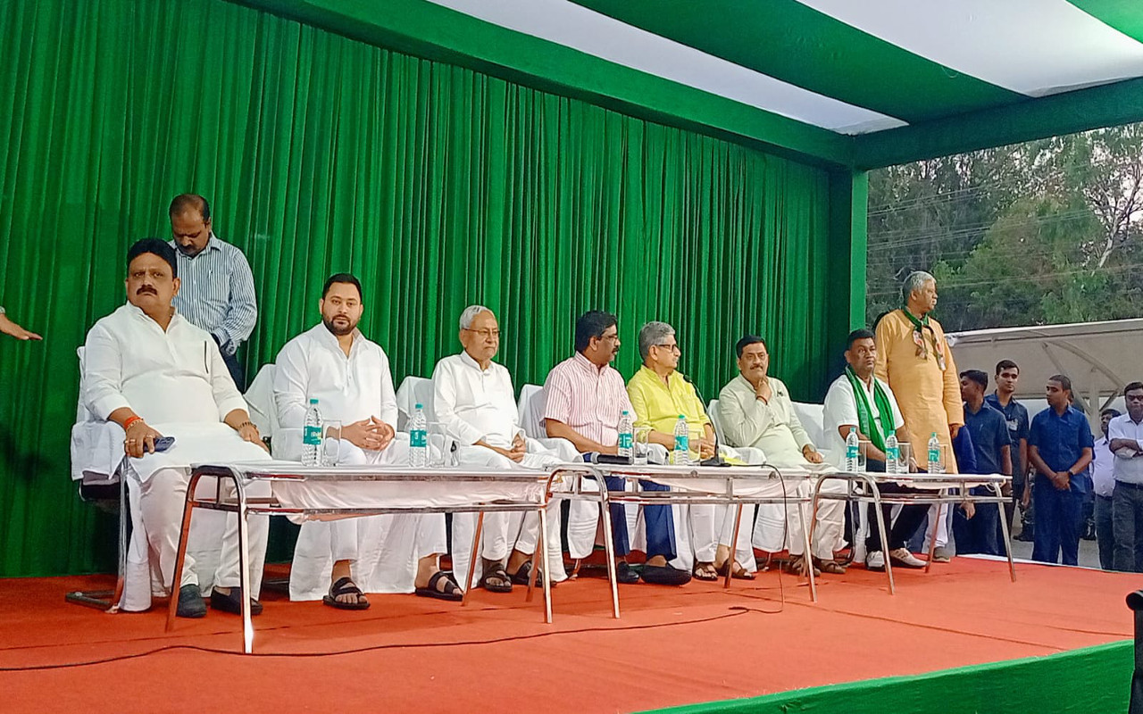 Jharkhand Breaking News Live: ज्यादा कमाई के चक्कर में जसीडीह के युवक ने गंवाए 35 हजार रुपये