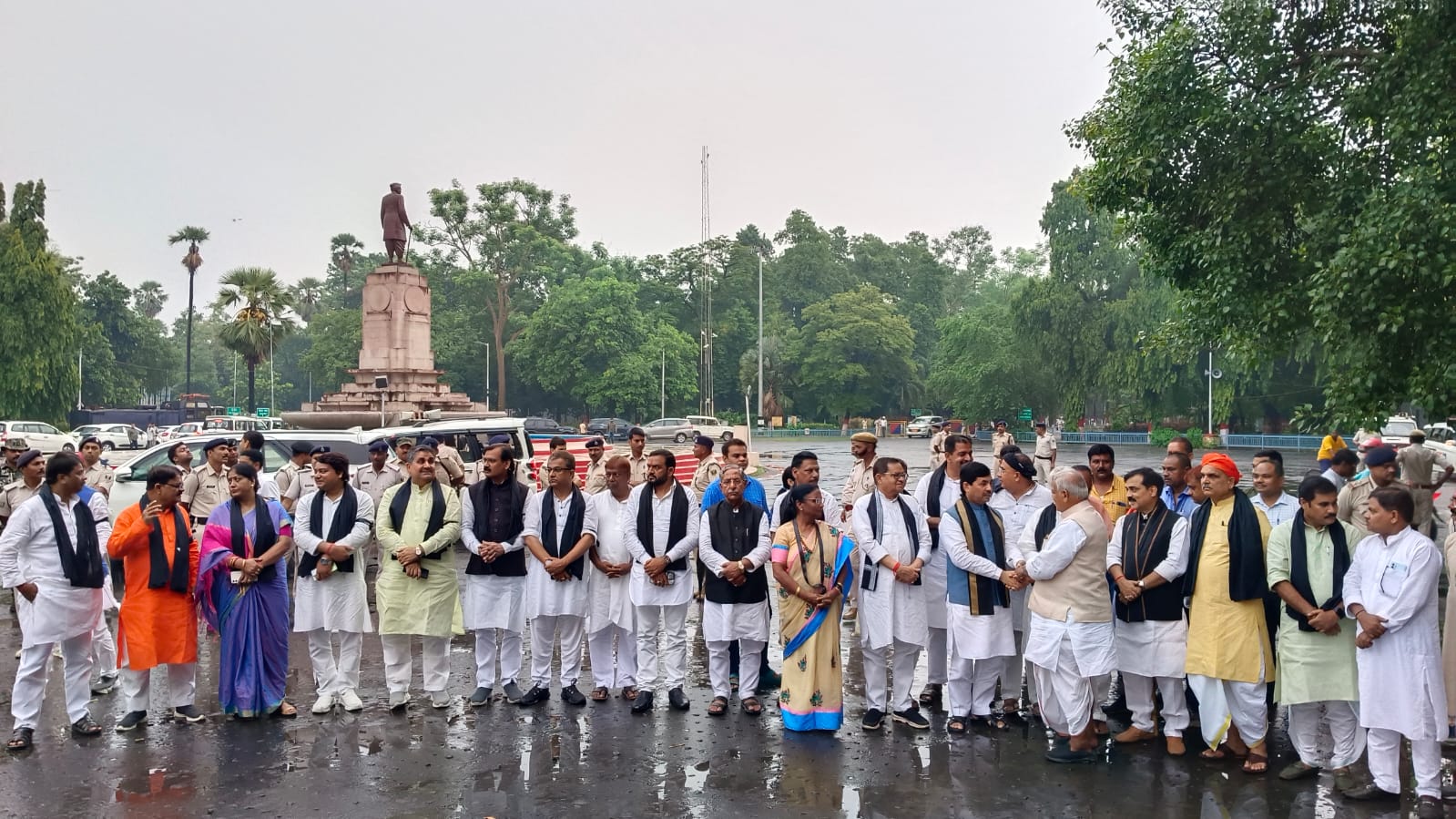 Bihar Vidhan Sabha: विधान परिषद की कार्यवाही अनिश्चितकाल तक के लिए स्थगित, बीजेपी नेता राजभवन पहुंचे