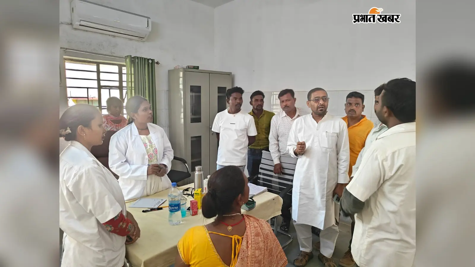 WhatsApp पर रोस्टर देखकर हो रही ड्यूटी, रमकंडा अस्पताल के निरीक्षण में सामने आई व्यवस्था