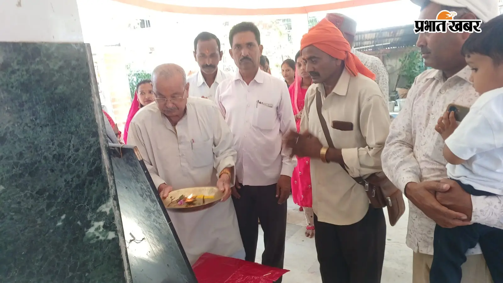 श्री बंशीधर मंदिर में शरद पूर्णिमा पर क्यों उमड़ी भीड़? भव्य भंडारे में शामिल हुए श्रद्धालु