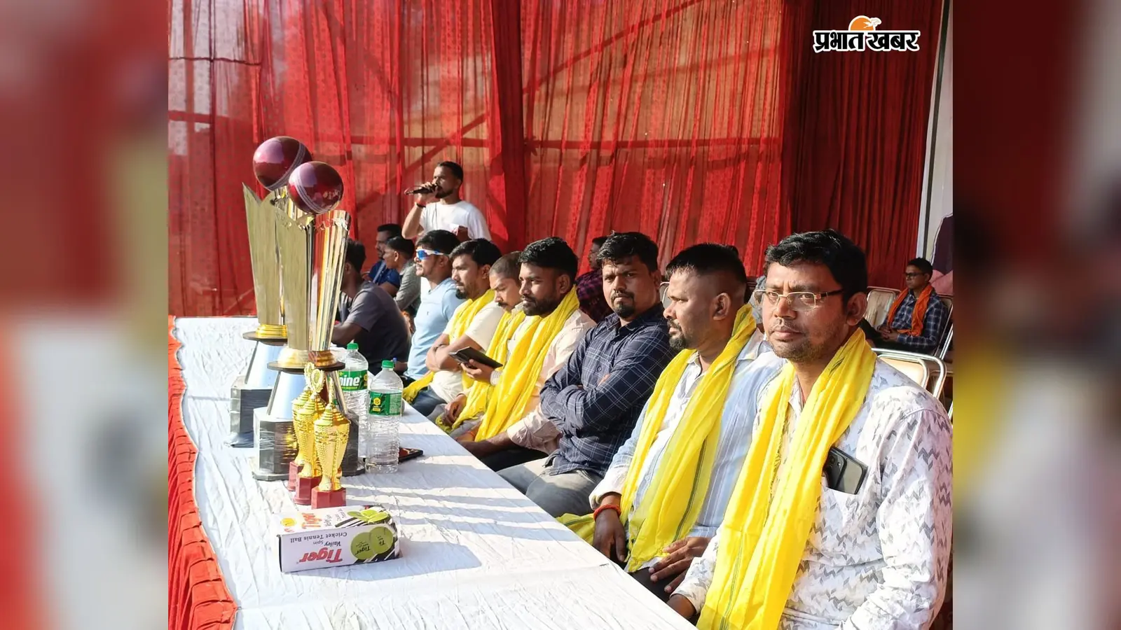 क्रिकेट महासंग्राम टूर्नामेंट में मनुवा इलेवन ने करमा इलेवन को पांच विकेट से हराया