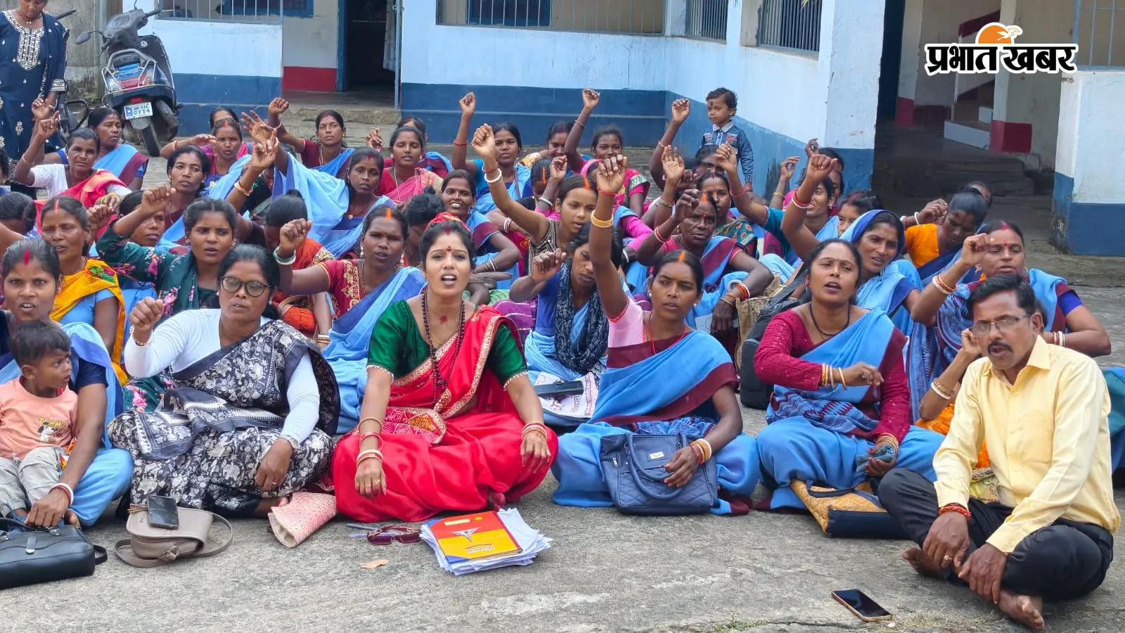 Watch Video : आवंटन मिला चार महीने पहले, जलसहियाओं के खाते अब भी खाली! दुमका में धरना, विभाग को अल्टीमेटम